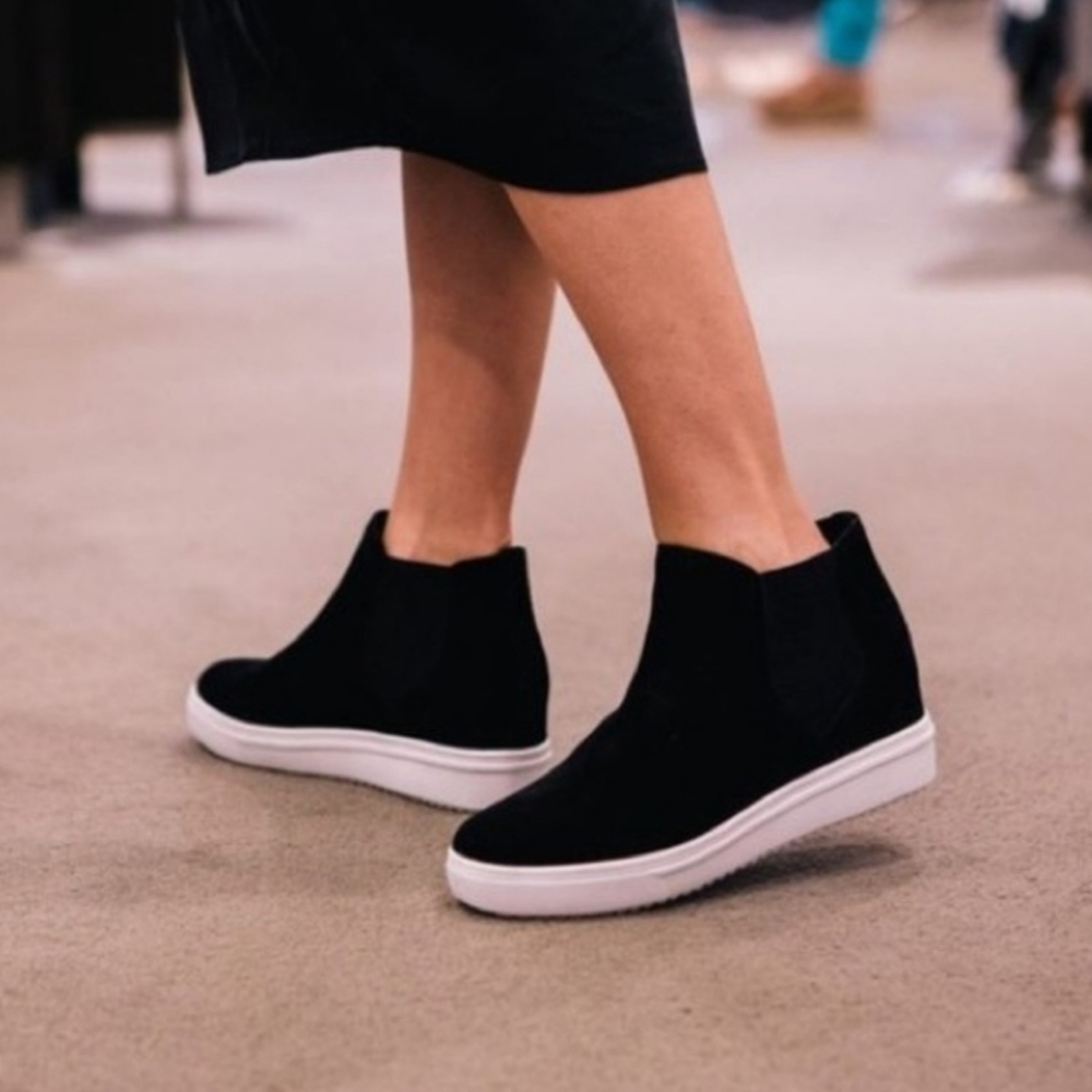 Steve Madden Sultan Women's Black Suede Chelsea Ankle Sneaker Shoes Size 8M - Picture 3 of 13